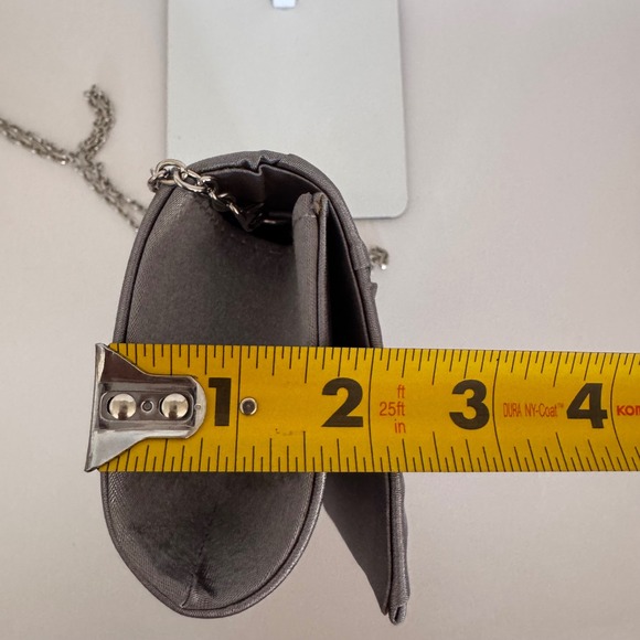 Charming Charlie RSVP Silver Satin Knot Clutch Chain Strap‎ Evening Bag - Picture 7 of 15